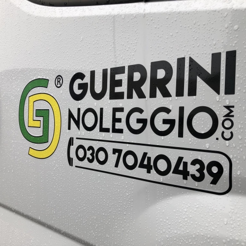 Adesivi prespaziati furgone noleggio