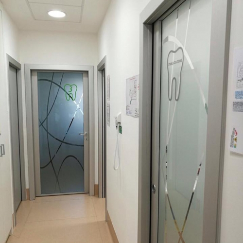 Adesivi satinati porte interne dentista